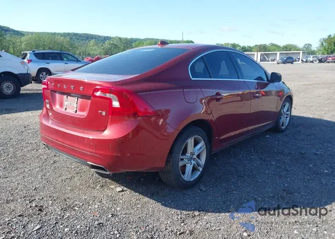2015 Volvo S60 T5 Premier из США, поврежденный, VIN YV126MFK3F1344944